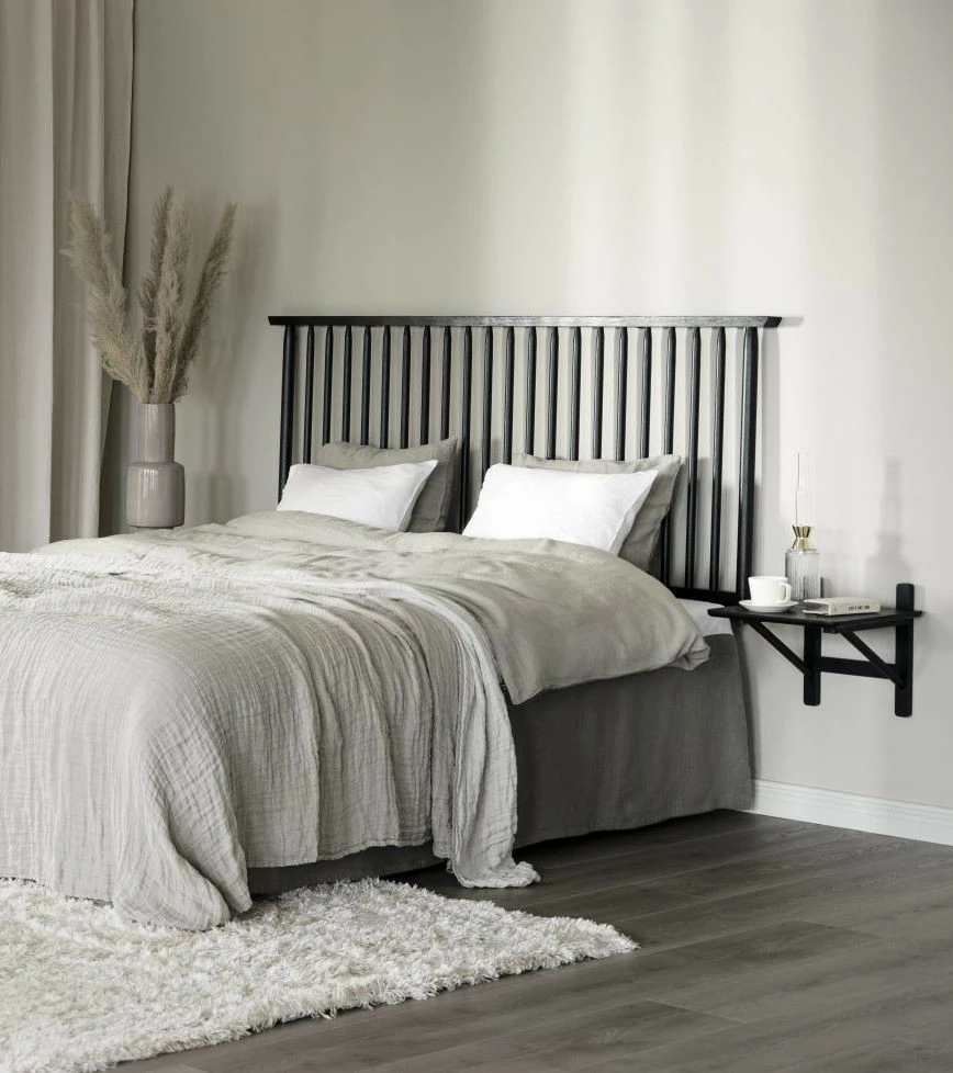 Rowico Riggins Sängynpääty, Musta 1 Rowico Riggins Sängynpääty, Musta